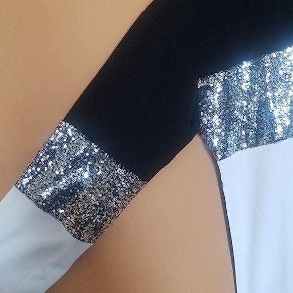 Contrast Sequin Cut-and-sew Pullover - Picture 3 of 5